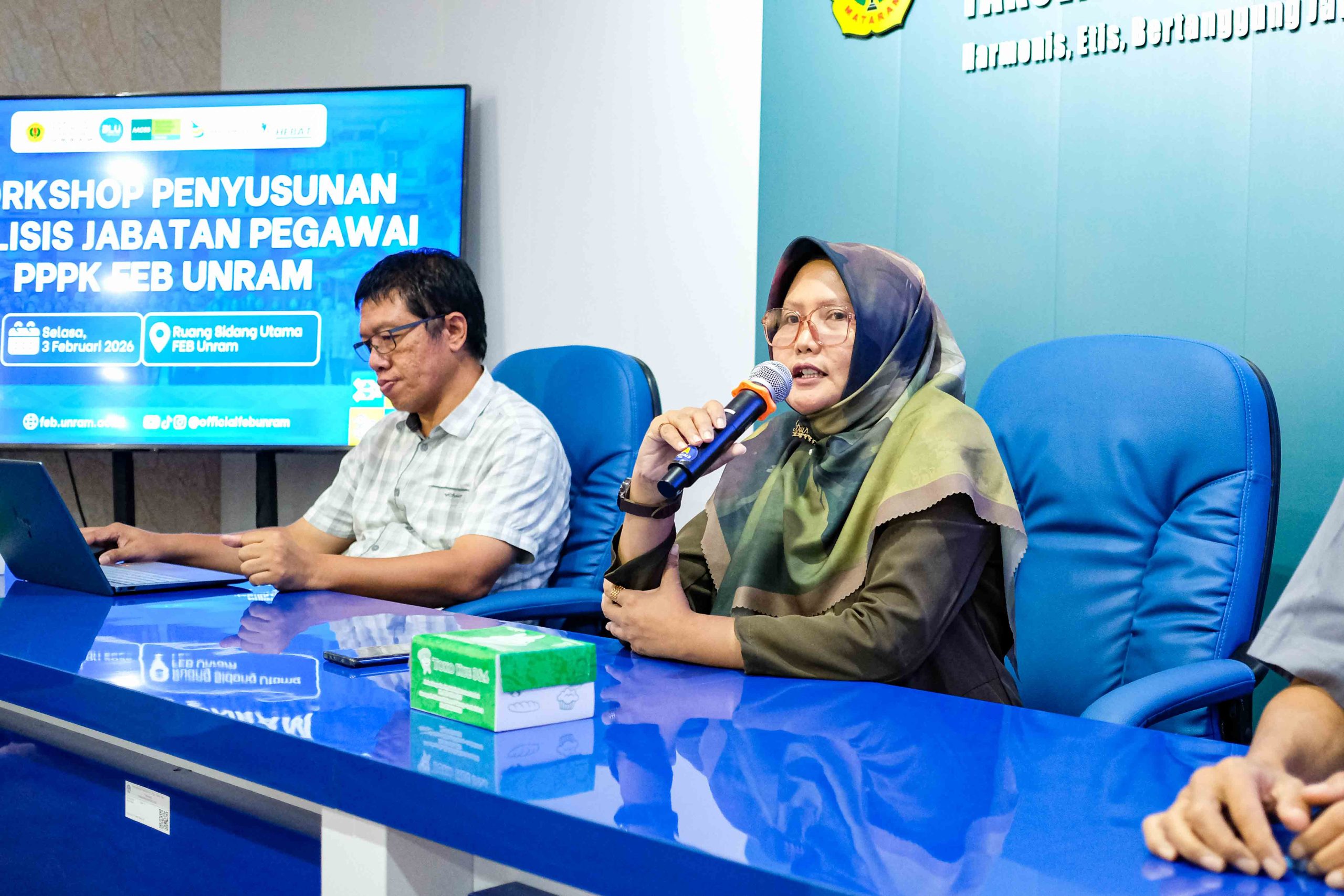 Wakil Dekan Bidang II FEB Unram memberikan sambutan pada Workshop Analisis Jabatan Pegawai PPPK di Universitas Mataram.